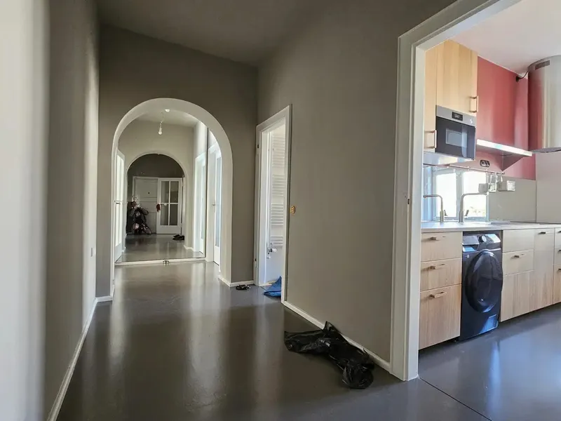 Modernisierte 2-Raum-Wohnung (63 m²) in den Stalinbauten - Friedrichshain — photo 1